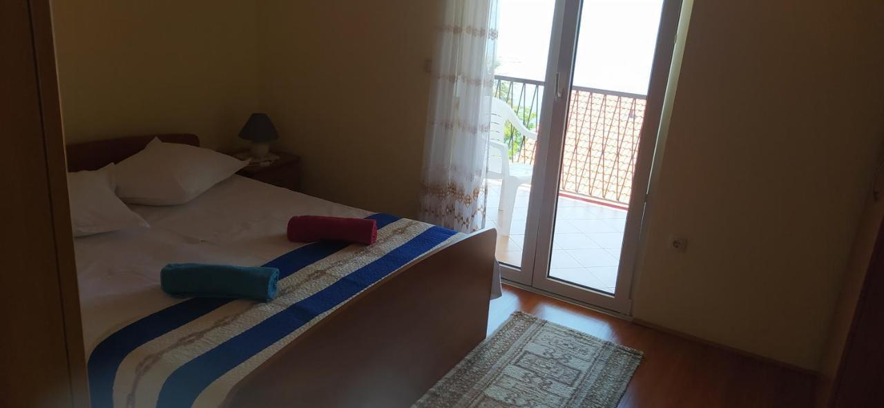 Apartments Ivka Omiš Esterno foto