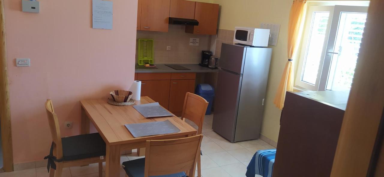 Apartments Ivka Omiš Esterno foto