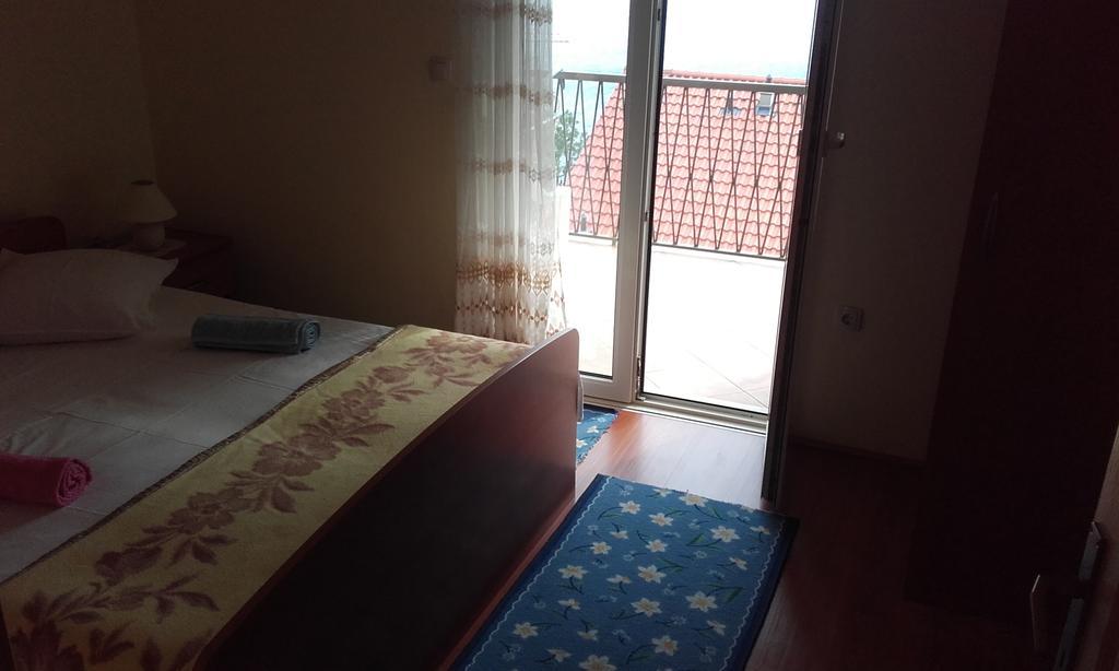 Apartments Ivka Omiš Esterno foto